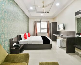 Hotel Flowers Inn - Kota - Habitación