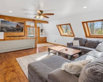 5 min Ski| 1 min Nightlife| Hot Tub| Arcade| Fires - Killington - Salon