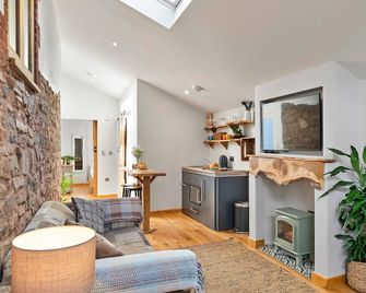 Finest Retreats - Hillfarrow Hideaway - Tiverton - Living room
