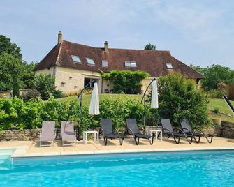 Spacious village house, with private pool and large garden - Saint-Martial-de-Nabirat - Piscina