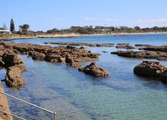 The Crescent at Currarong I Pet Friendly Beachfront - Huskisson - Strand