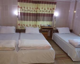Red Dragon Hotel - Hsipaw - Habitación
