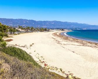 Cozy duplex with oceanview balcony - steps to the beach - Ventura - Beach