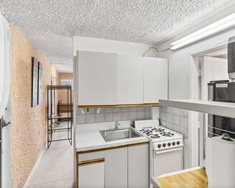 Not Only You Have A View 1 Bedroom Condo by RedAwning - Christiansted - Küche