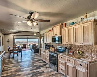 Charming Texas Home with Stunning Canyon Views! - Canyon - Keuken