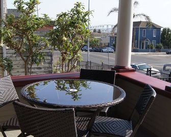 Beautiful Upgraded Unit W/ Private Patio/Bbq. Mins. To Dt, Zoo, Airport, Beaches - San Diego - Balkon