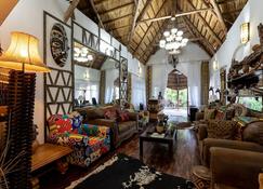 Ngoma Zanga Lodge - Livingstone - Living room