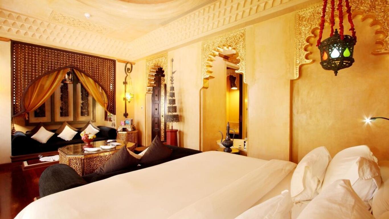 ذا باراي فيلا باي ساواسدي فيليدج