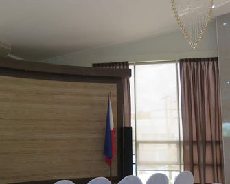 717 Cesar Place Hotel - Tagbilaran - Bedroom