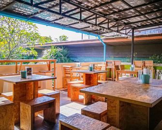 2 هوم ريزورت - Chalong - مطعم
