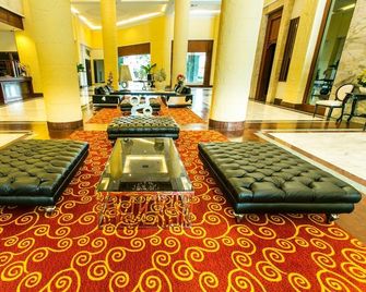 The Hill Hotel - Mu Si - Лоббі