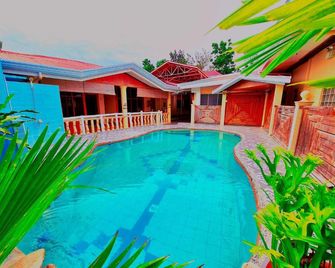 La-Familia Guest House - Siquijor - Pool