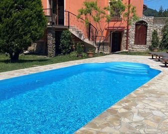 Villa Coral - Beautiful Poolside Oasis - Rožňava - Pool