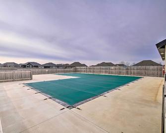 Pet-Friendly Ozark Home with Yard and Patio - Ozark - Pool