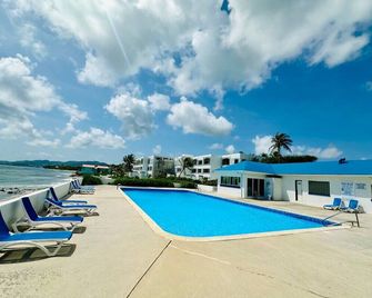 Waterfront Bliss: Condo Retreat - Kingshill - Pool