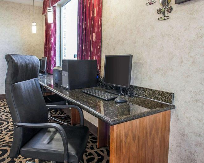 Comfort Suites Wenatchee Gateway 101 1 7 2 Wenatchee Hotel