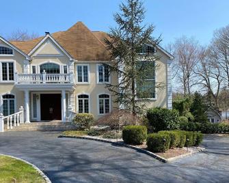 Lakefront Paradise - North Brunswick - Building