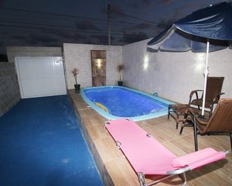 I rent a beach house with a swimming pool, air conditioning, pool table and sauna. - Matinhos - Piscina