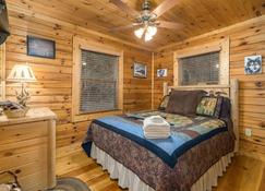 Mountain Spirit Cabin - Fireplace and Hot Tub - Blue Ridge - Bedroom