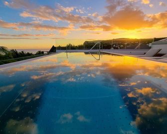 Boutik Hôtel 2A - Adult Only - Saint Gilles Les Bains - Pileta