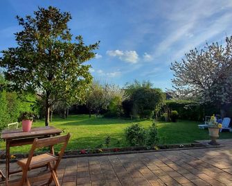 A cozy appartement in Haute vallée de Chevreuse - Le Mesnil-Saint-Denis - Innenhof