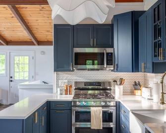 Welcome to The Aster Chalet - Windham - Cocina