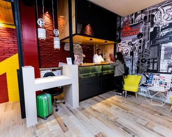 Far Home Bernabeu - Madrid - Rezeption