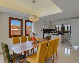 Villa Paphitiko - Five Bedroom Resort, Sleeps 10 - Kouklia - Essbereich