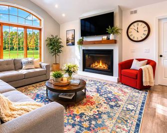Private 4br Mountain View Home Near New Paltz - Highland - Living room