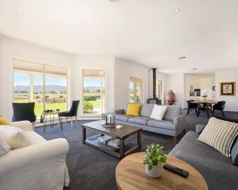 'Orana Grove' Reset at a Mudgee Vineyard Getaway - Mudgee - Living room