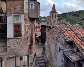 Former art studio in the heart of the medieval district - Soriano nel Cimino - Outdoors view