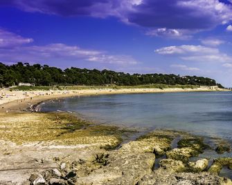 Girauderies Chambres d'Hotes/B+B - Floirac, Charente-Maritime - Strand