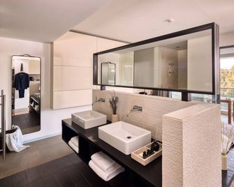 Life Gallery - Ekáli - Baño