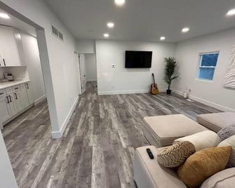 New House in a 50 Acre Land - Sicklerville - Sala de estar