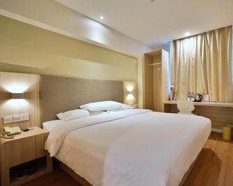Hanting Hotel Qingdao Taidong Pedestrian Street - تشينغداو - غرفة نوم