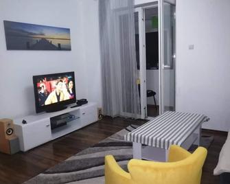 Yellow apartment, central Podgorica - Podgorica - Pokój dzienny