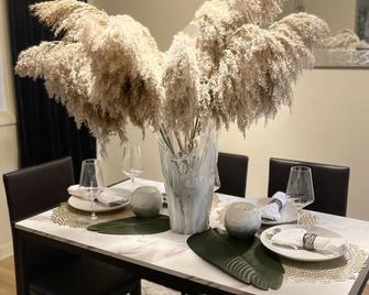 Aj's Villa W/Free Parking - Siracusa - Comedor