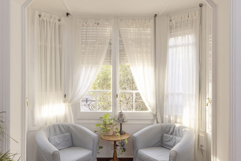 Ally's Guest House Barcelona B&B - Barcelona