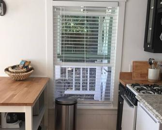 Private Studio close to Downtown SLO - San Luis Obispo - Kitchen