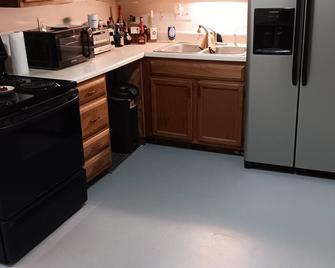 Charming 1-bedroom house in nice Imperial with AC. Attn! Traveling Contractors - Imperial - Kitchen