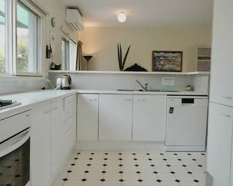 Glan Mor - Queenscliff - Kitchen