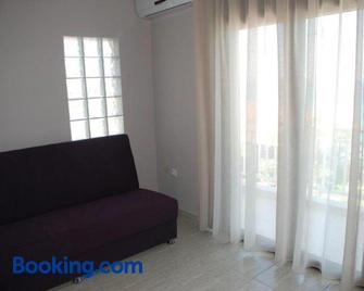 Marianna Apartments - Nea Roda - Sala de estar