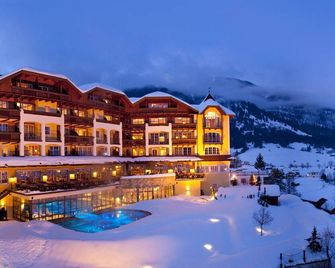 Hotel Post Lermoos - Lermoos - Edificio
