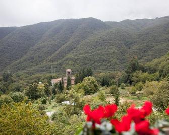Stone Rustico with garden in ancient village, Tuscany Exclusive whirlpool - Boveglio - Vista del exterior