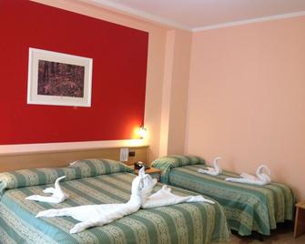 Hotel La Pergola - San Giovanni a Piro - Schlafzimmer