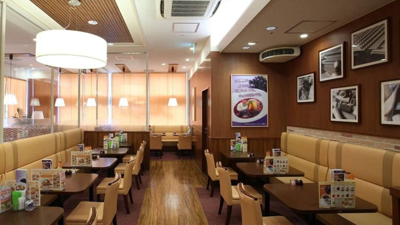 جاي آر إيست هوتل ميتس كوماجوميه