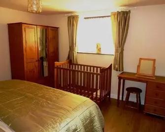 Vulcan Lodge Cottages - Nantmel - Bedroom