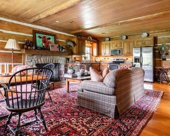 Cabin in Kentucky Horse Country - Paris - Living room