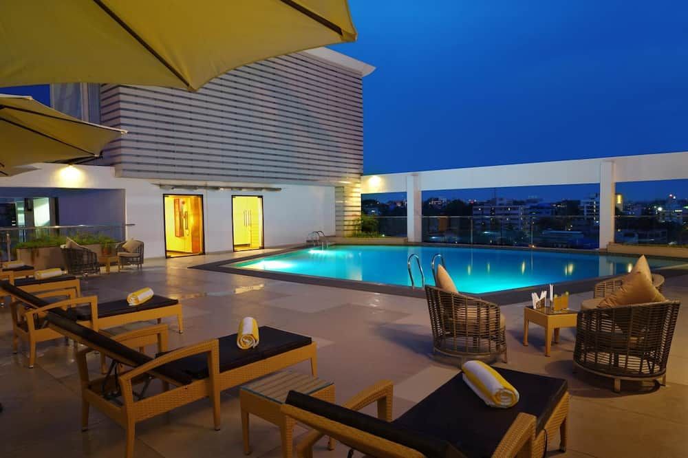 Dimora Hotel Thiruvananthapuram - טריבאנדרום - בריכה