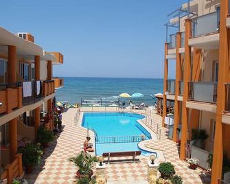 Girogiali beach hotel - Stalos - Svømmebasseng